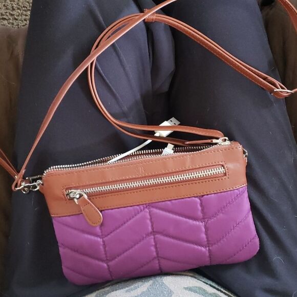 wristlet with Charging Features-NWOT - Picture 2 of 10